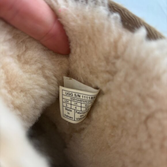 UGG Girls Youth Women's 5 Gold Glitter Classic Short II Insulated Winter Boots - Picture 2 of 10